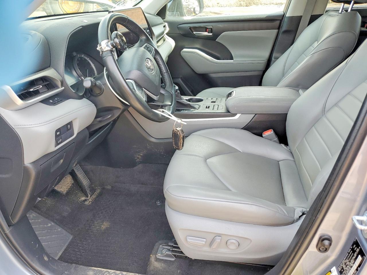 2023 Toyota Highlander L - Image 7