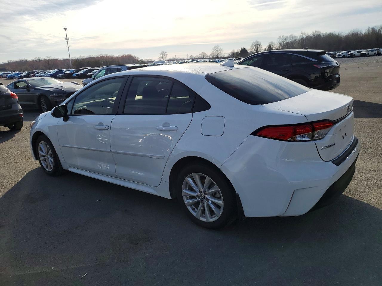 2025 Toyota Corolla Le - Фото 2