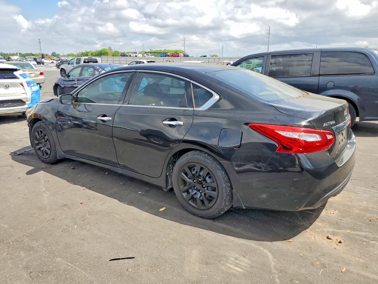 2016 Nissan Altima 2.5 S - Фото 2