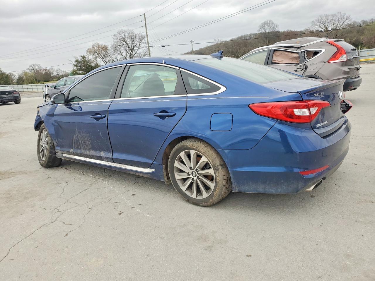 2015 Hyundai Sonata Sport - Image 2