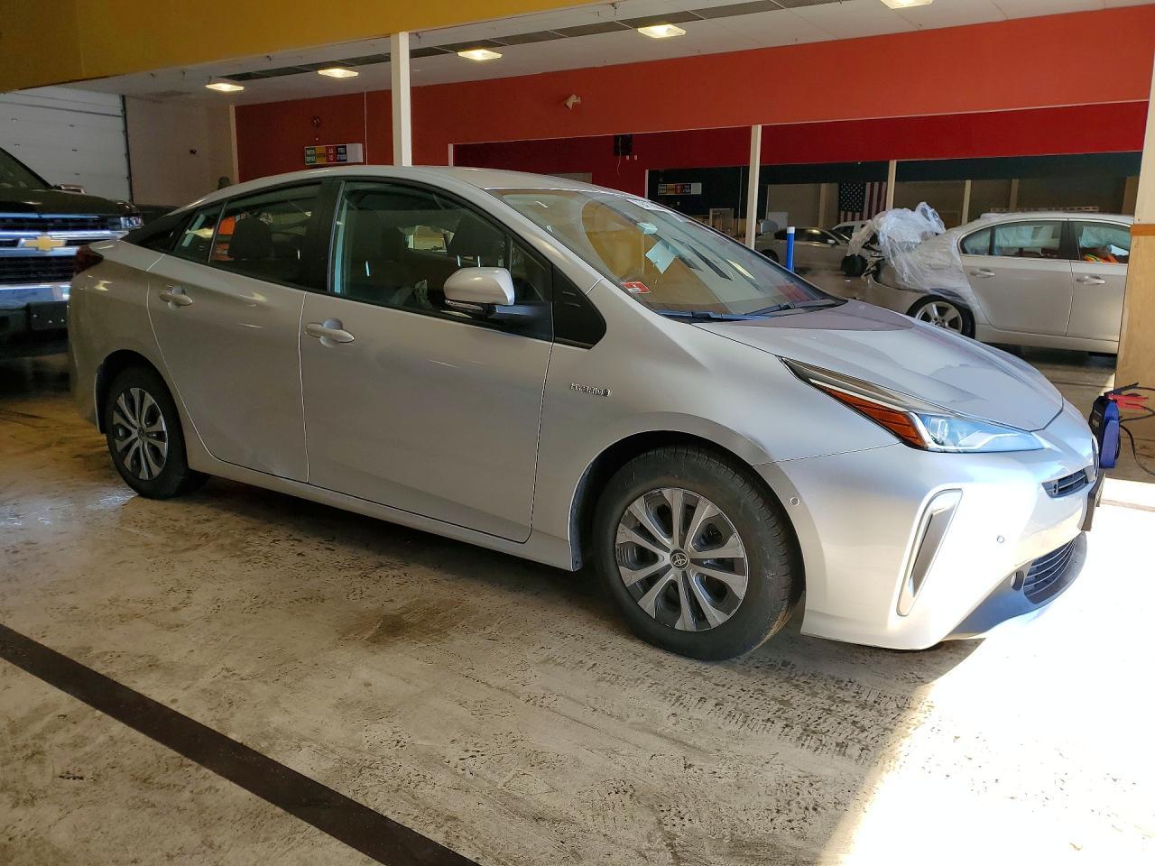 2022 Toyota Prius Le Awd-E - Фото 4