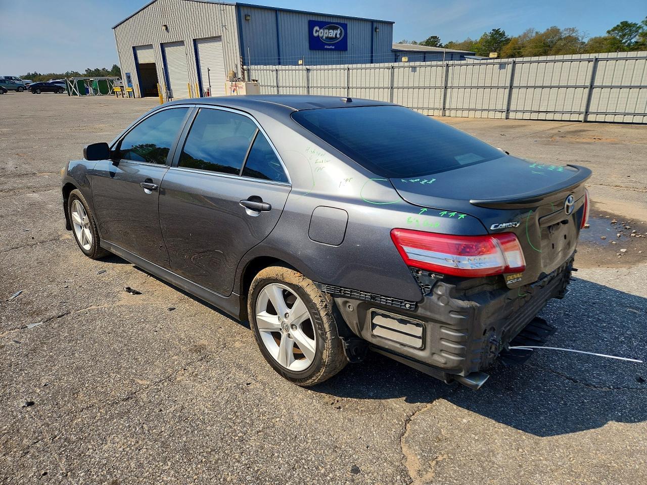 2010 Toyota Camry Se - Фото 2