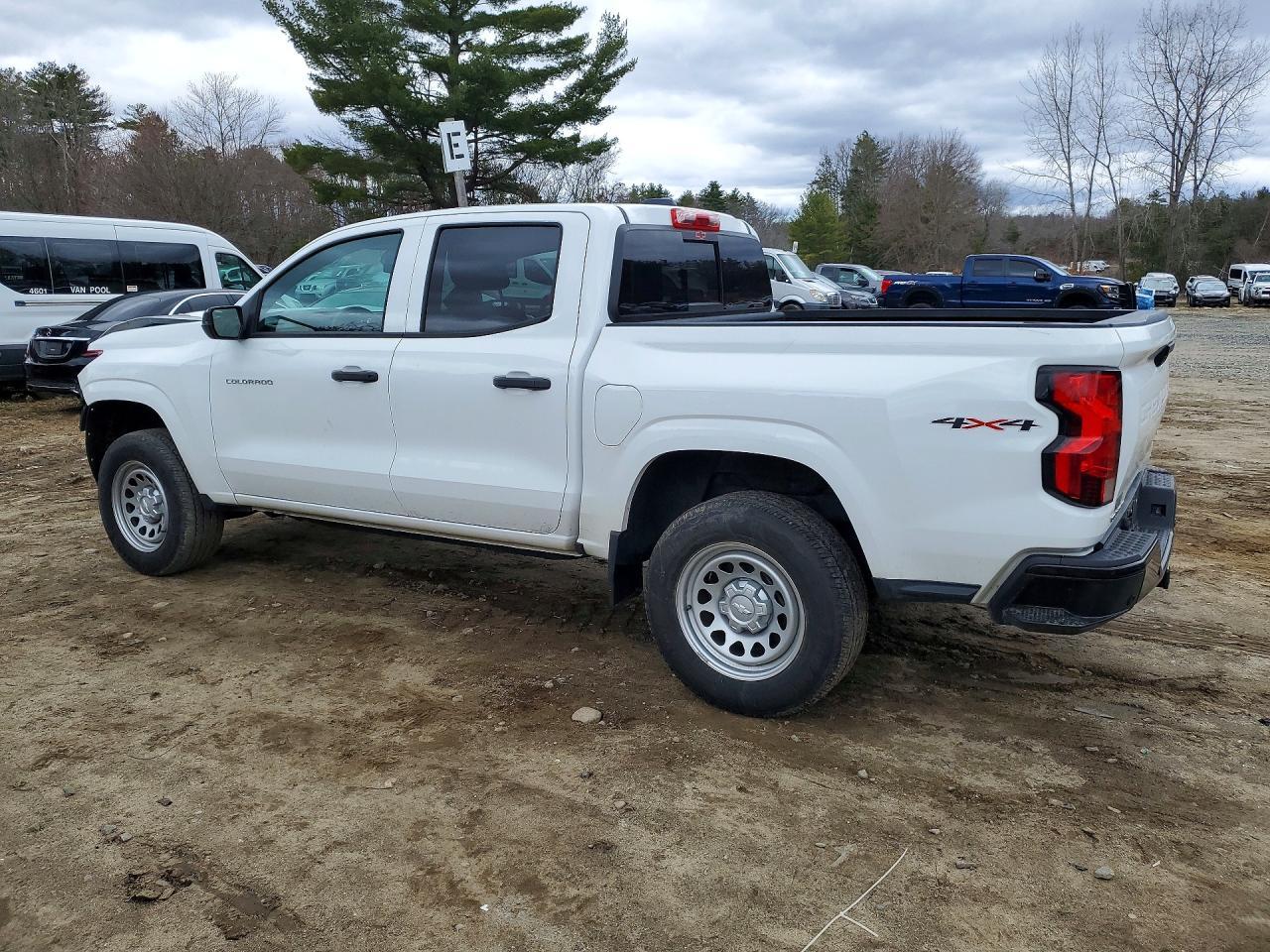2024 Chevrolet Colorado - Image 2