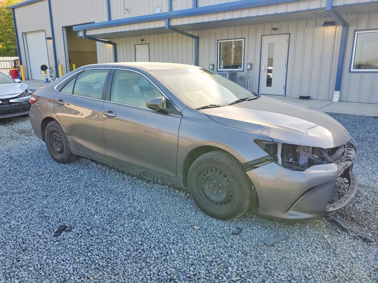2017 Toyota Camry Le - Image 4