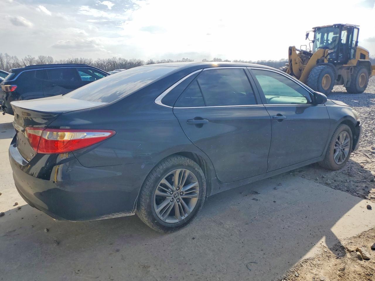 2015 Toyota Camry Se - Фото 3