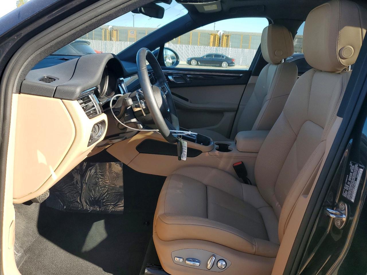 2025 Porsche Macan Base - Фото 7