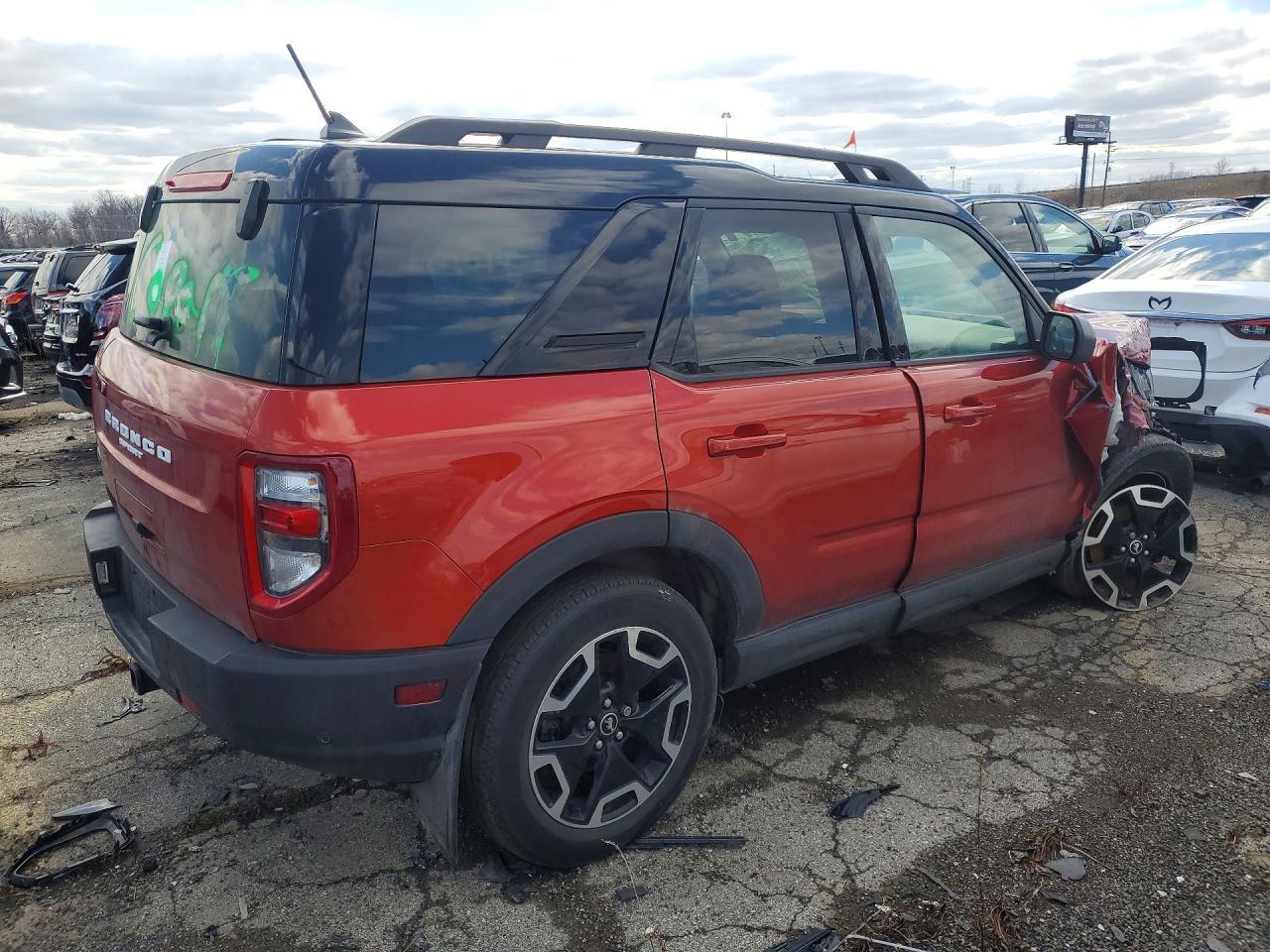 2022 Ford Bronco Sport Outer Banks - Image 3