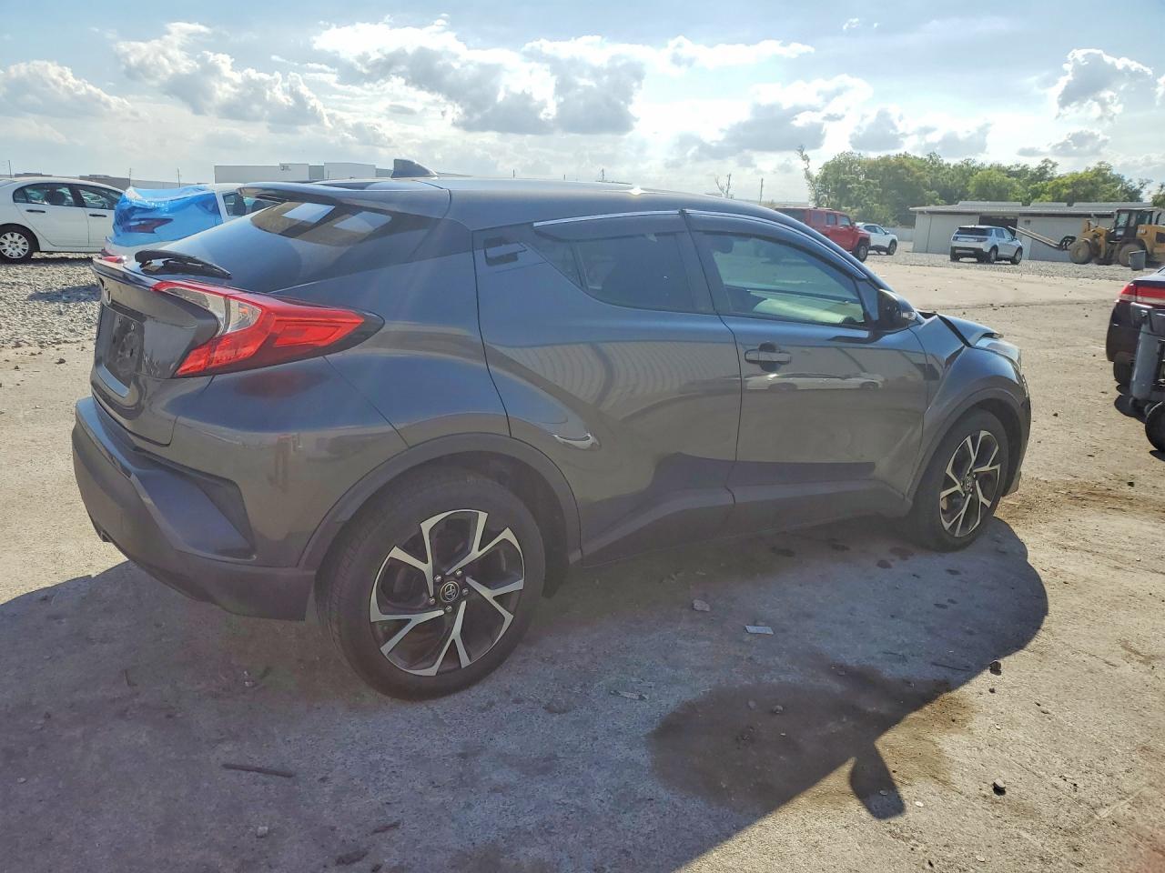2018 Toyota C-Hr Xle - Image 3