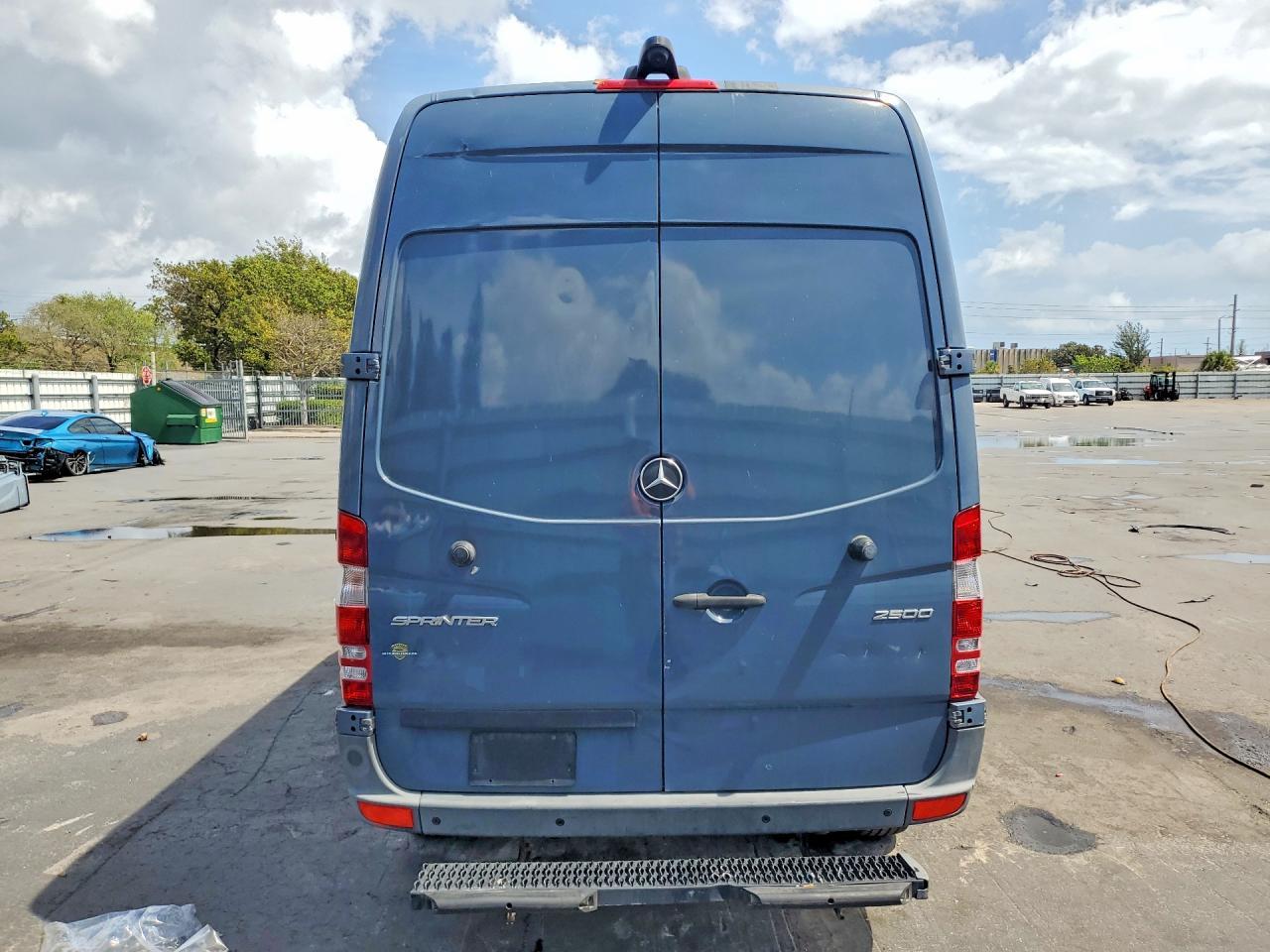 2018 Mercedes Benz Sprinter 2500 Delivery Van - Фото 6