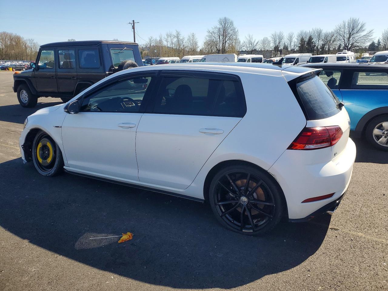 2019 Volkswagen Golf R - Image 2