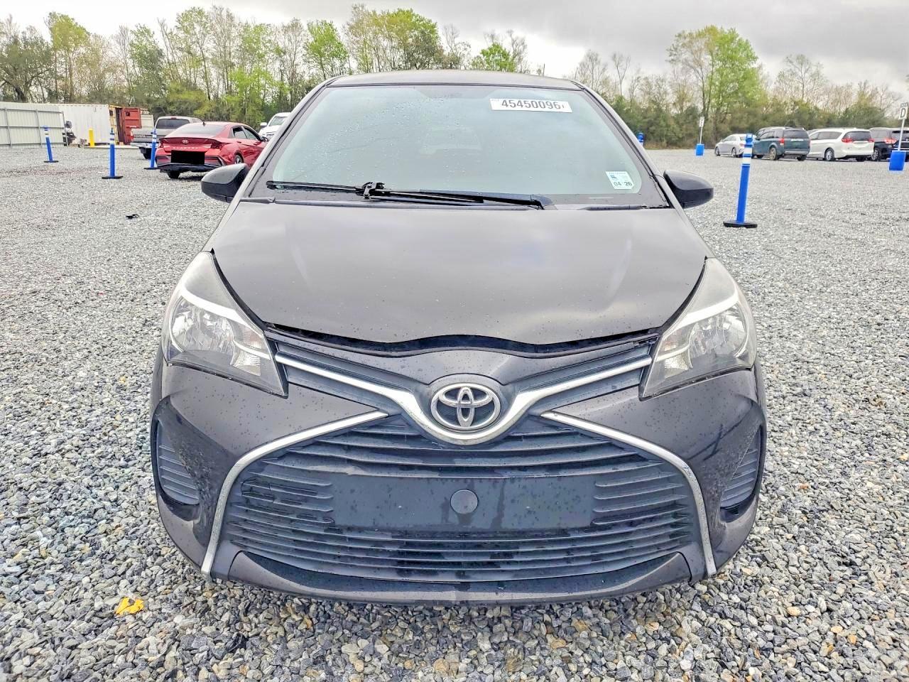 2015 Toyota Yaris 5-Door Le - Image 5