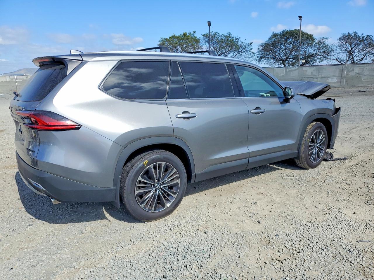 2025 Toyota Grand Highlander Hybrid Max Platinum - Image 3