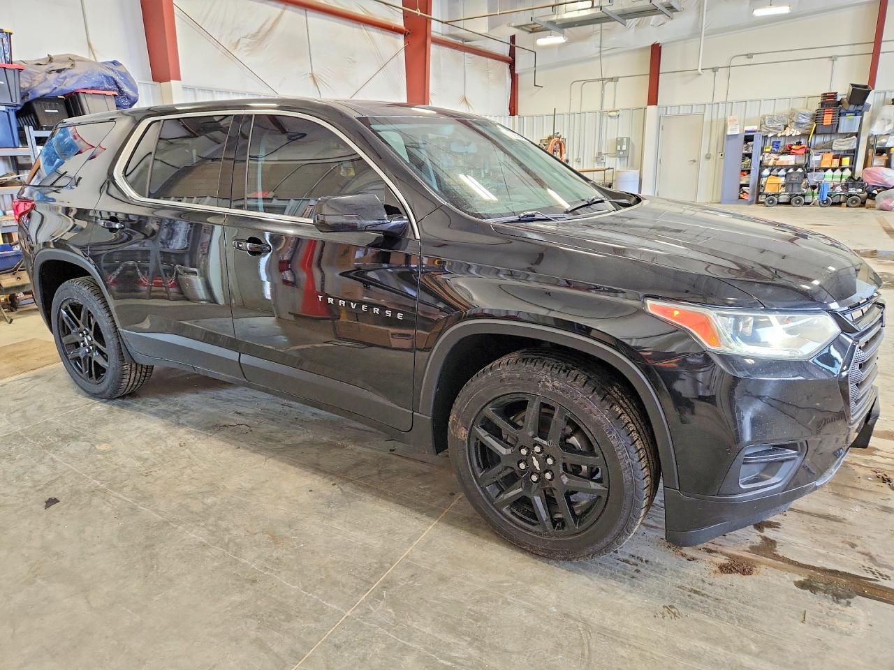 2018 Chevrolet Traverse Ls - Фото 4