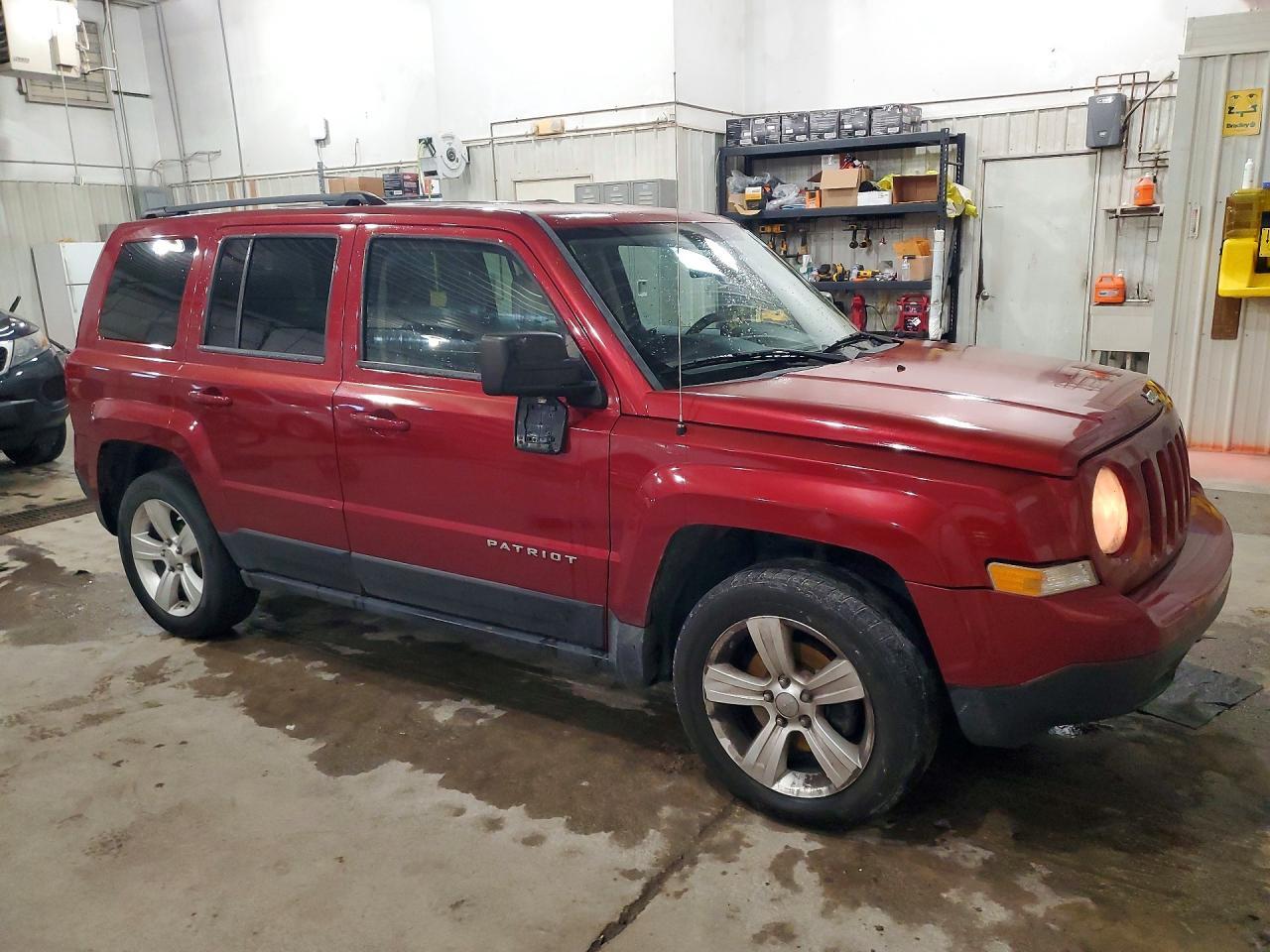 2012 Jeep Patriot Latitude - Фото 4