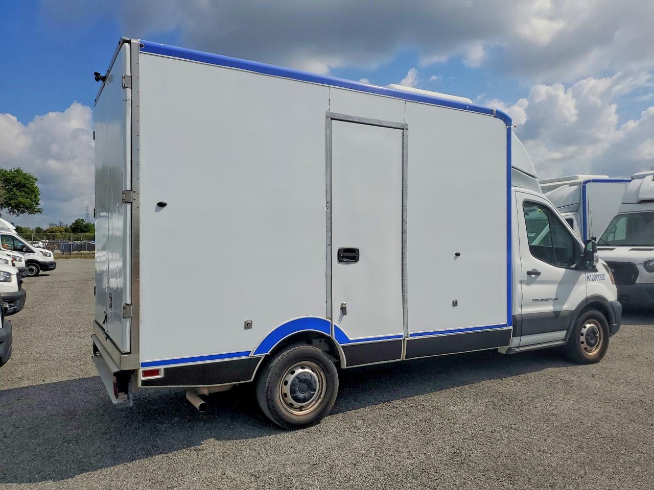 2020 Ford Transit Delivery Truck - Фото 3