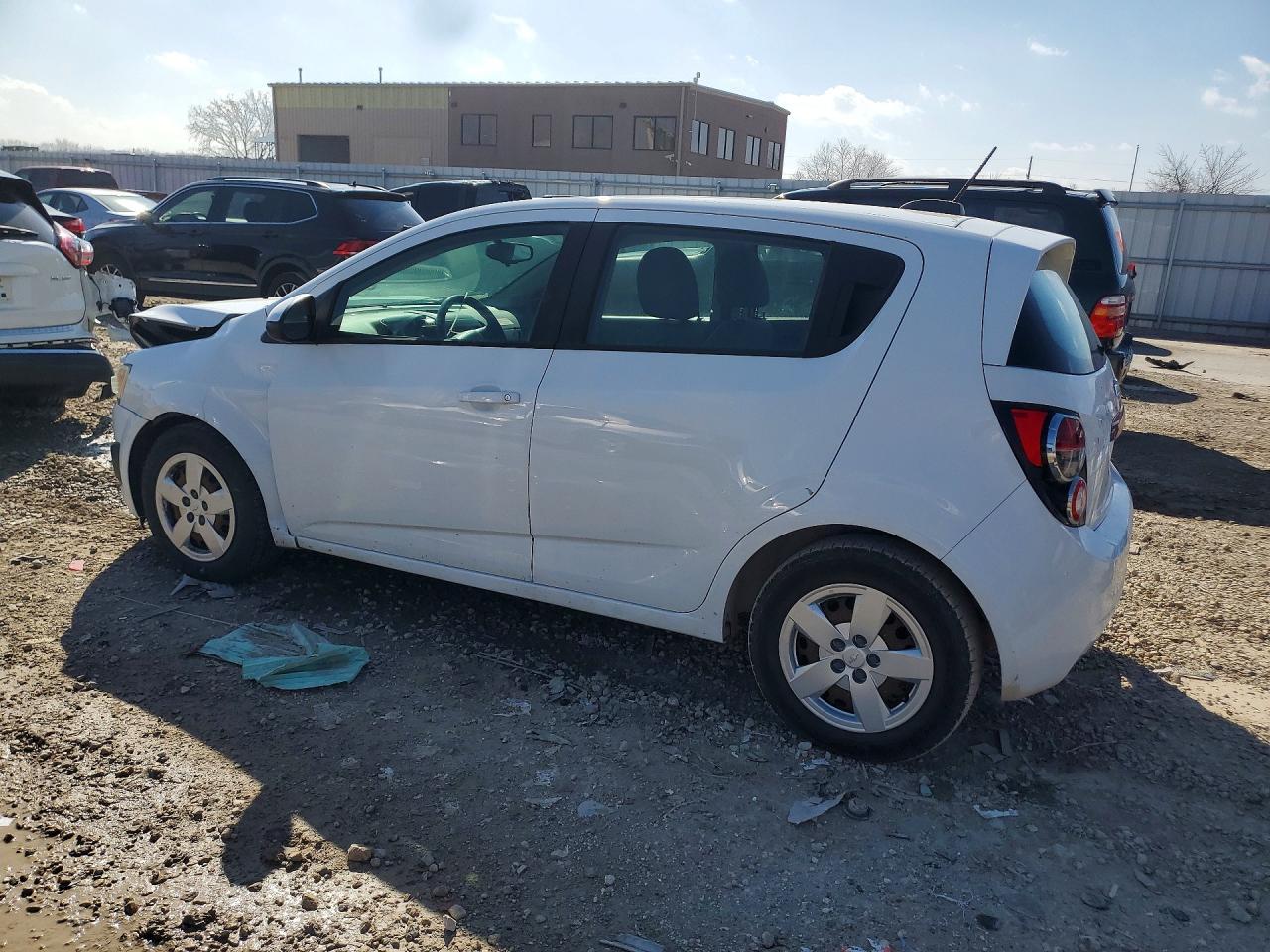 2015 Chevrolet Sonic Ls - Фото 2