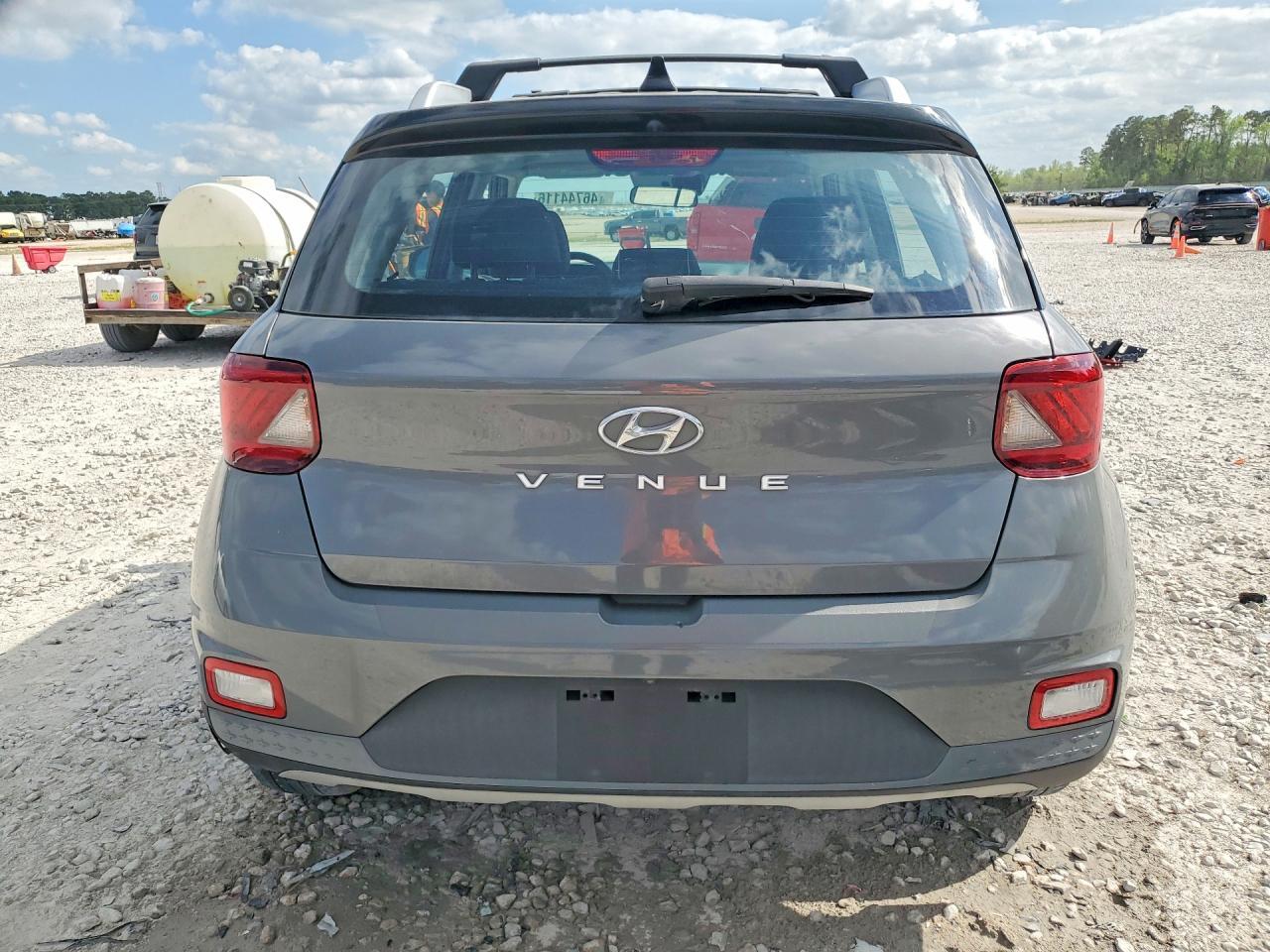2022 Hyundai Venue Limited - Фото 6