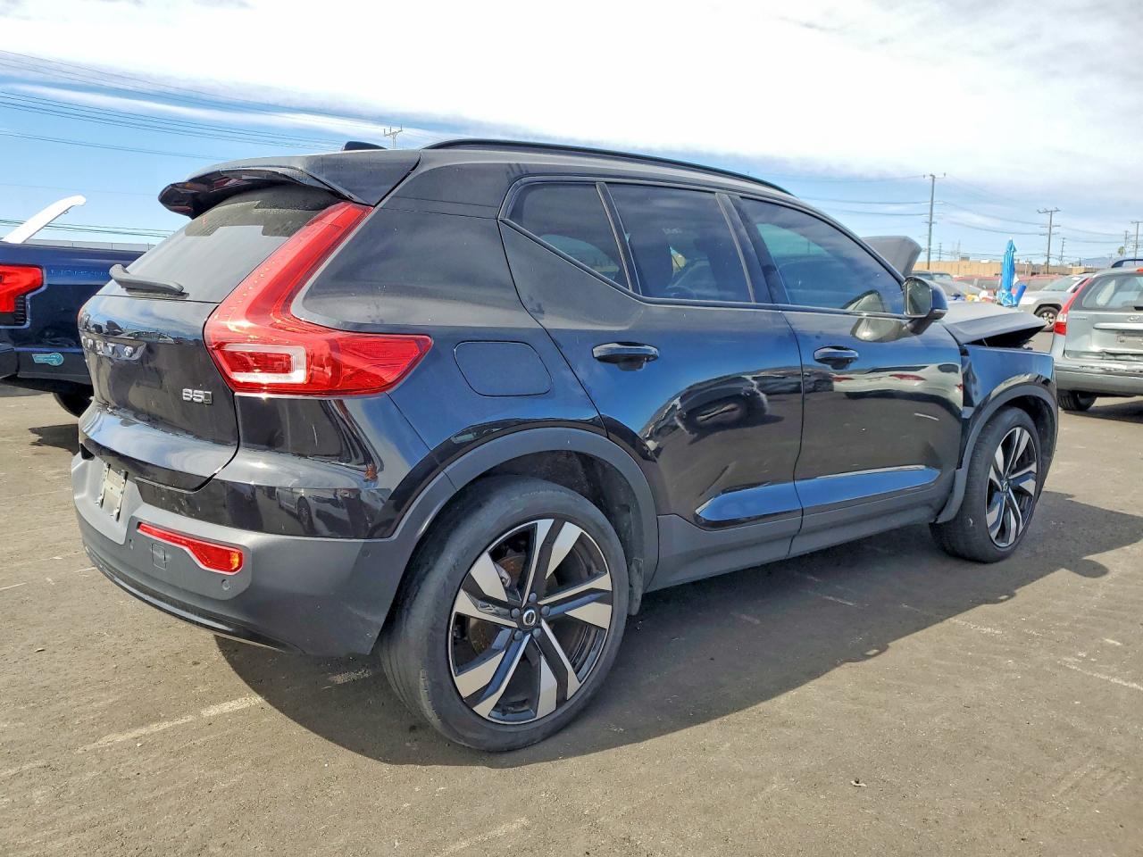 2024 Volvo Xc40 Plus - Image 3
