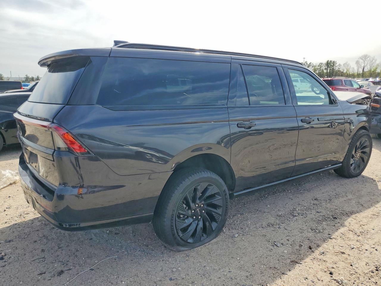 2025 Lincoln Townhouse Navigator - Image 3