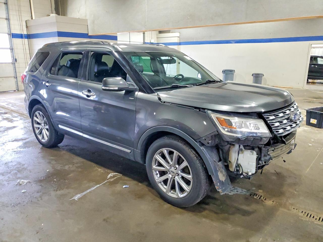 2017 Ford Explorer Limited - Image 4