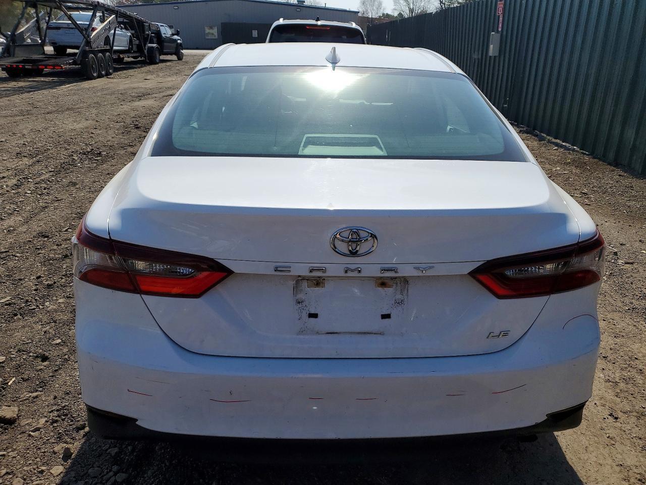 2022 Toyota Camry Le - Фото 6