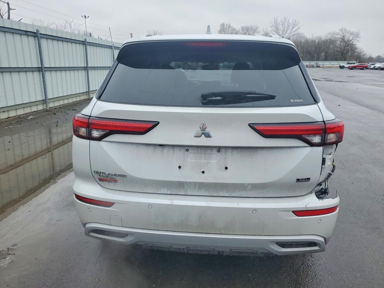 2022 Mitsubishi Outlander - Фото 6