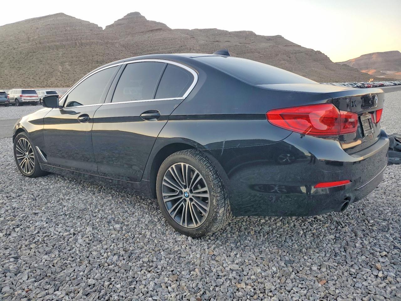 2019 BMW 530 I - Фото 2