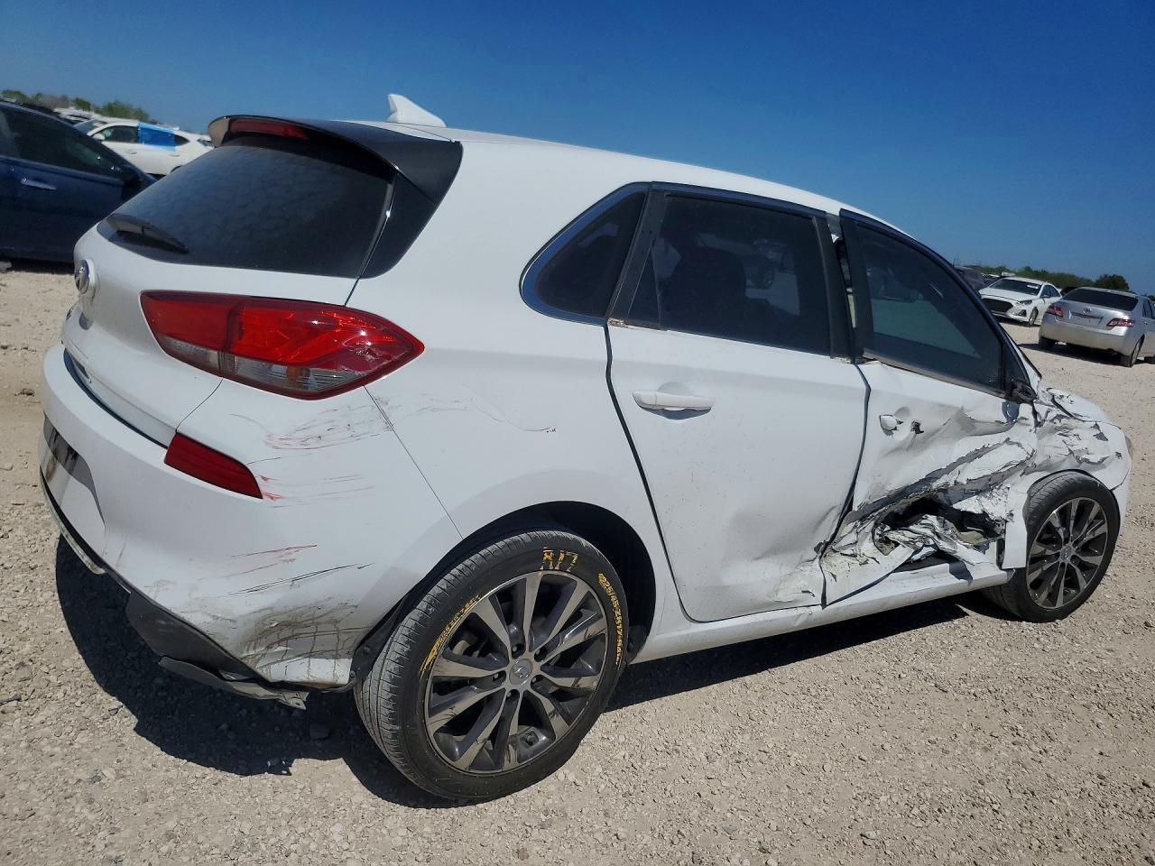 2020 Hyundai Elantra Gt Base - Image 3