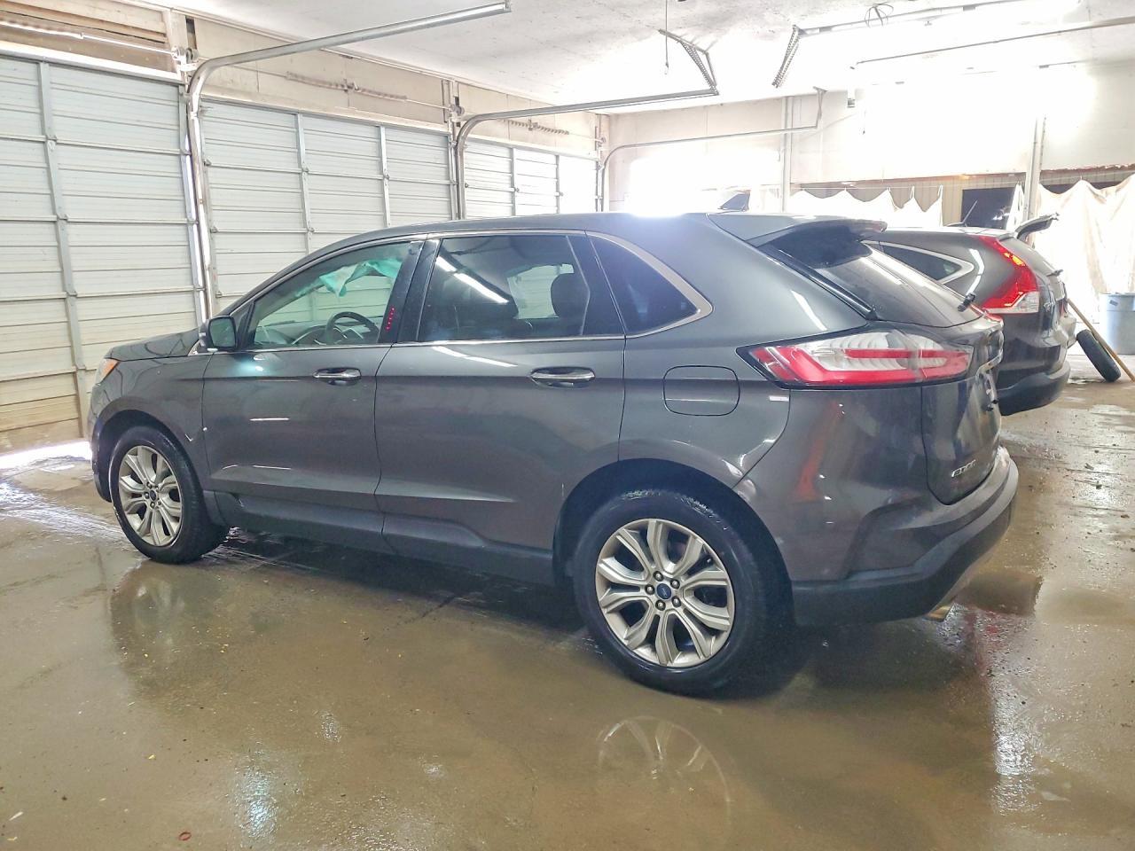2020 Ford Edge Titanium - Image 2