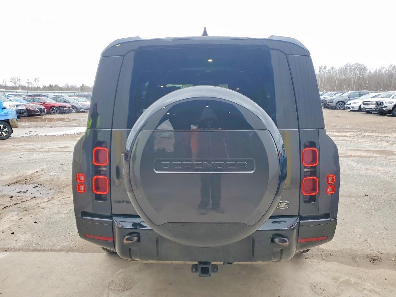 2023 Land Rover Defender 130 X-Dynamic Se - Image 6