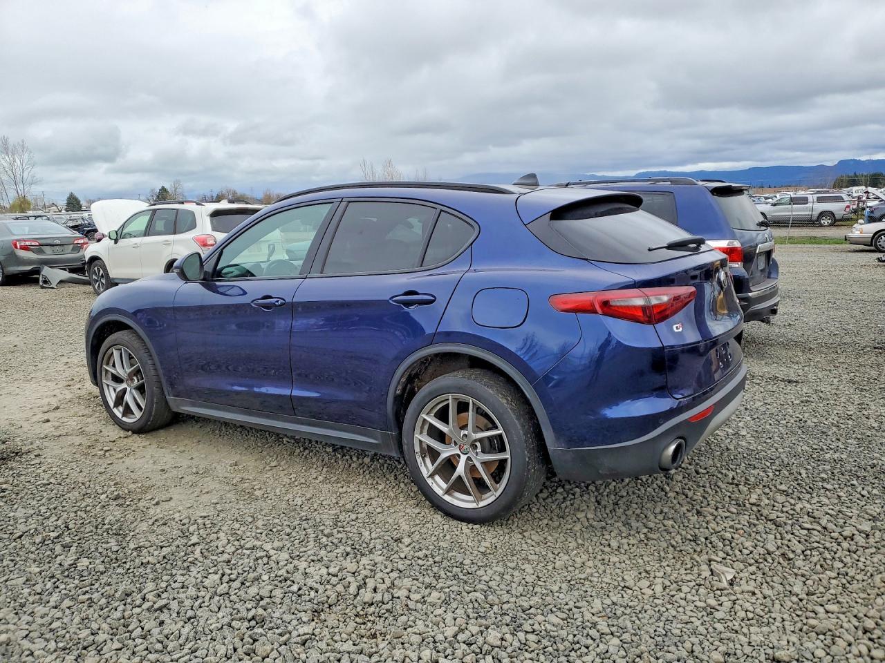 2018 Alfa Romeo Stelvio Ti Sport - Image 2