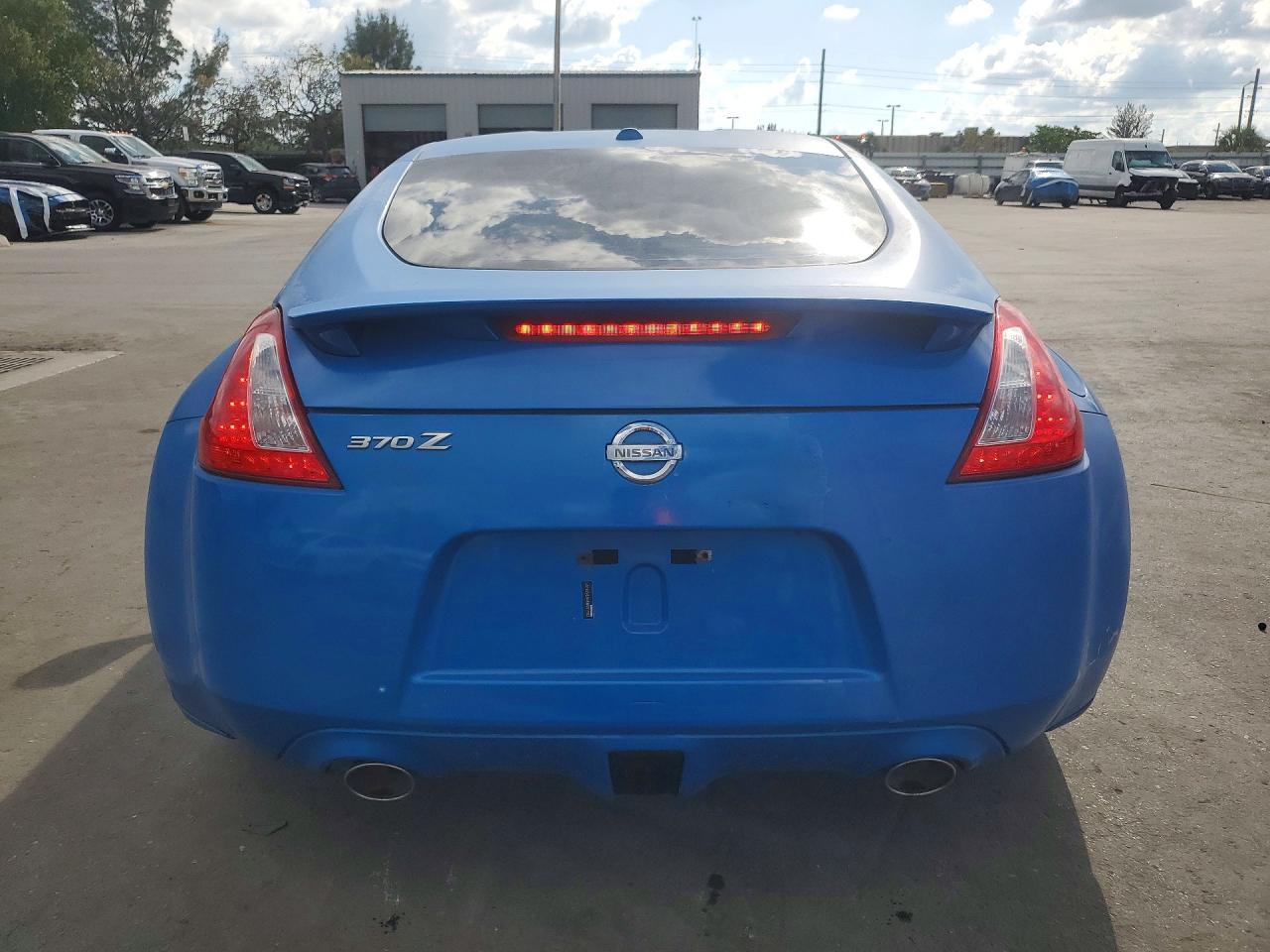 2011 Nissan 370Z Touring - Фото 6