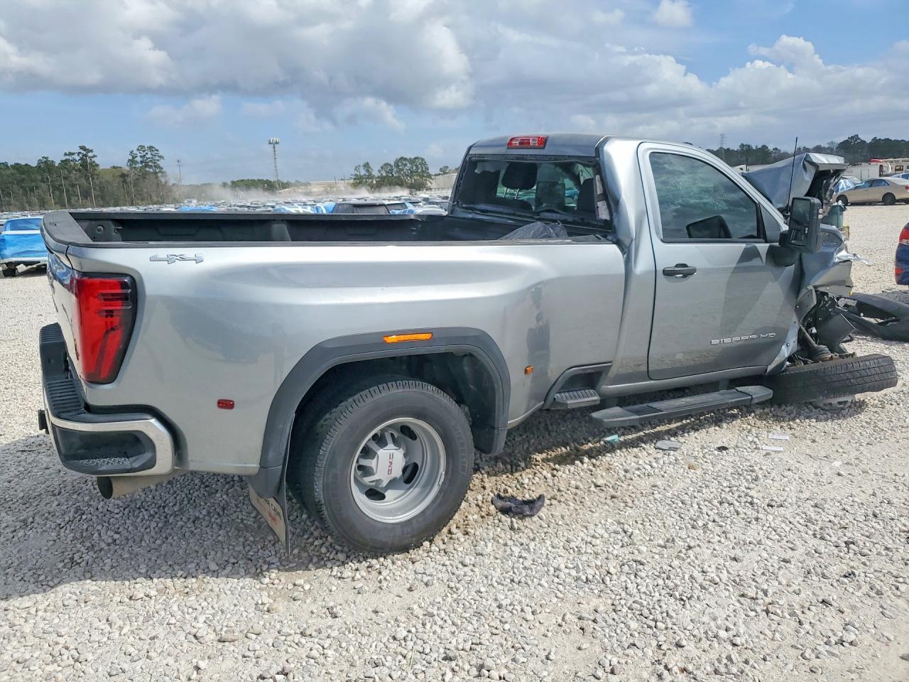 2024 GMC Sierra K3500 - Image 3