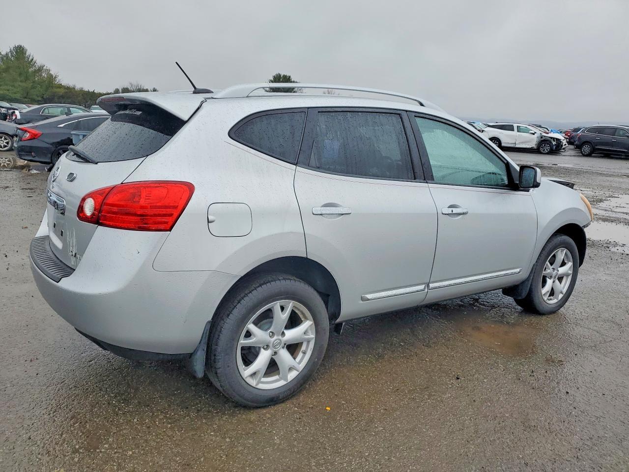 2011 Nissan Rogue S - Image 3