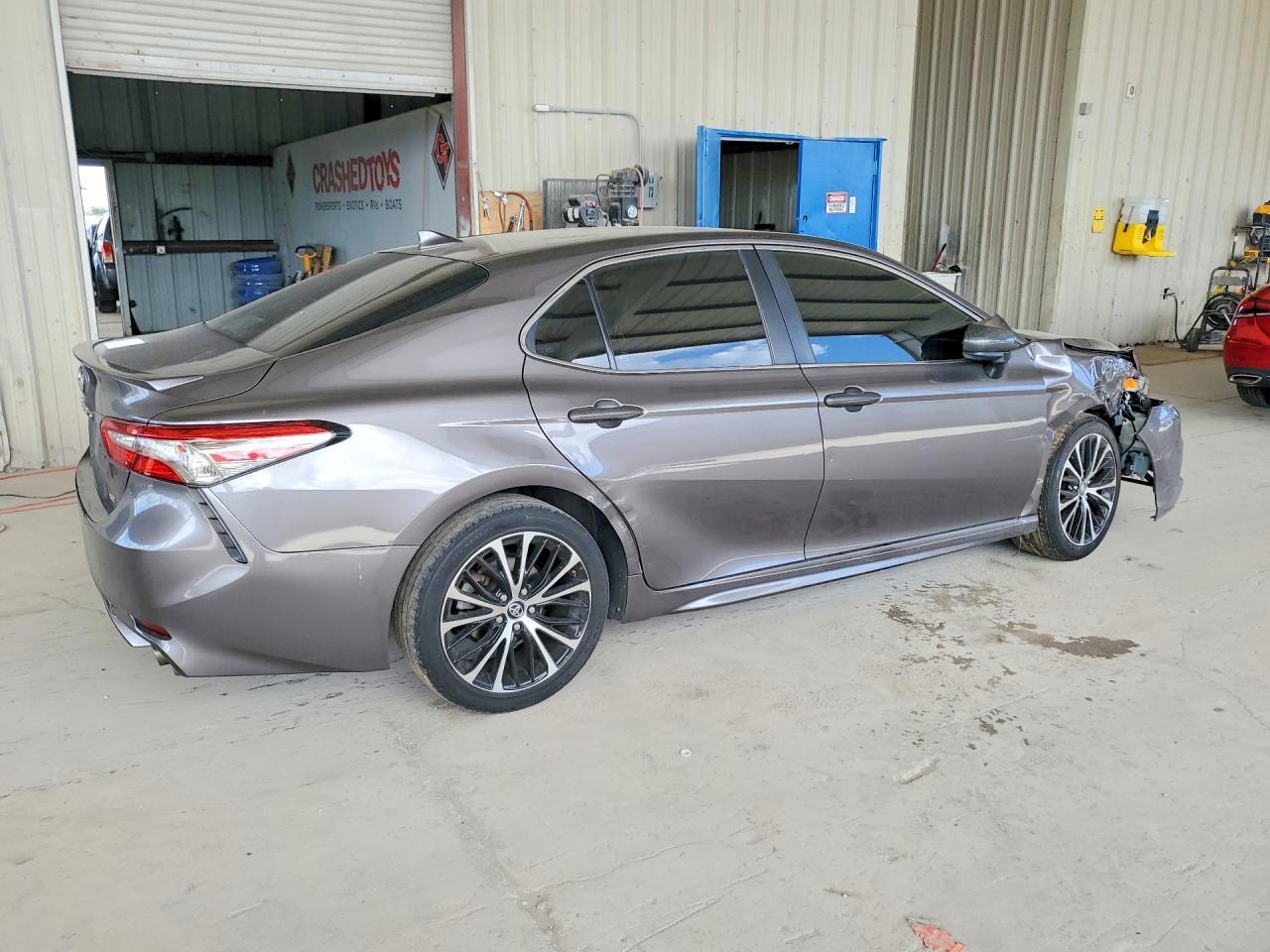 2019 Toyota Camry Se - Фото 3