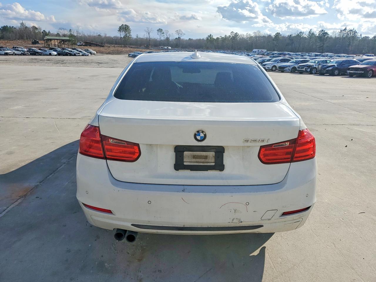 2015 BMW 3 Series - Фото 6