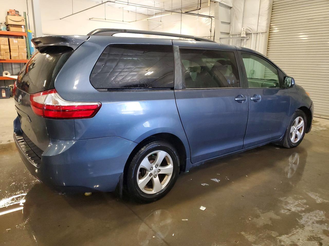 2015 Toyota Sienna - Фото 3