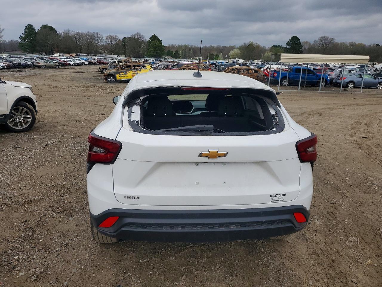 2024 Chevrolet Trax Ls - Фото 6