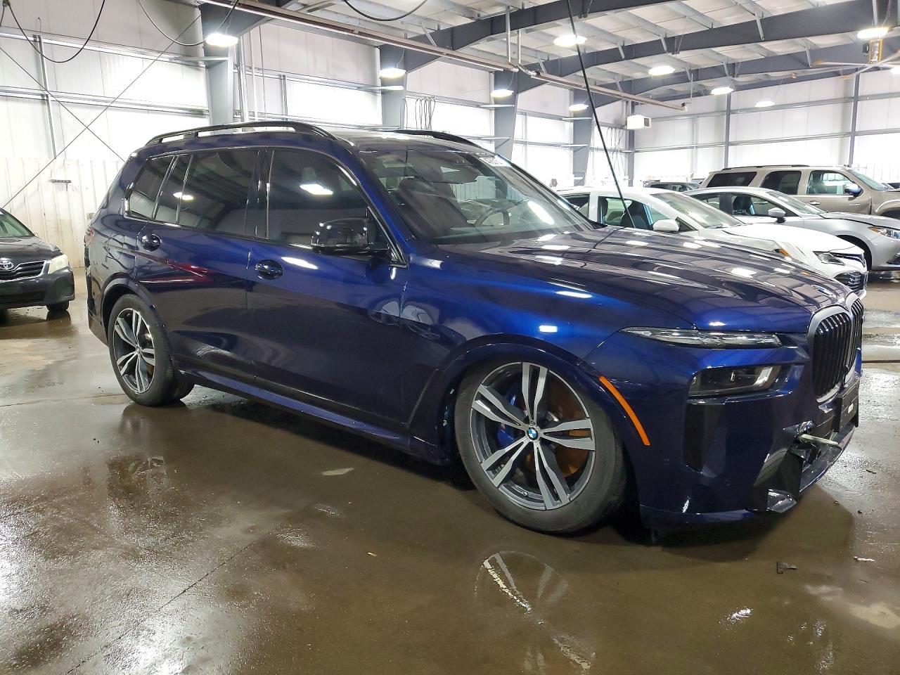 2025 BMW X7 M60I - Фото 4