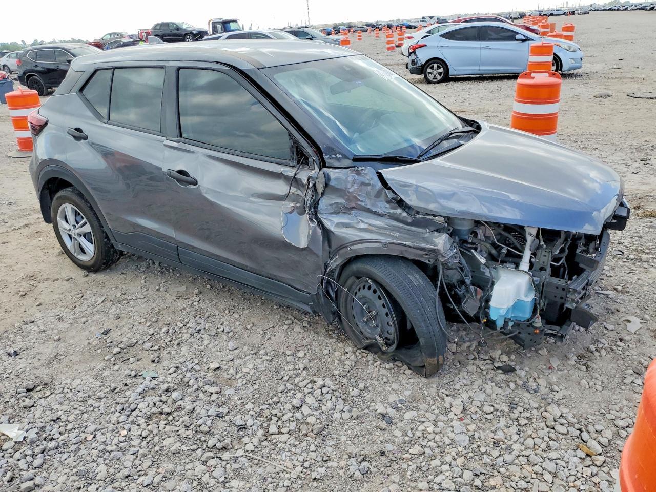 2024 Nissan Kicks S - Image 4