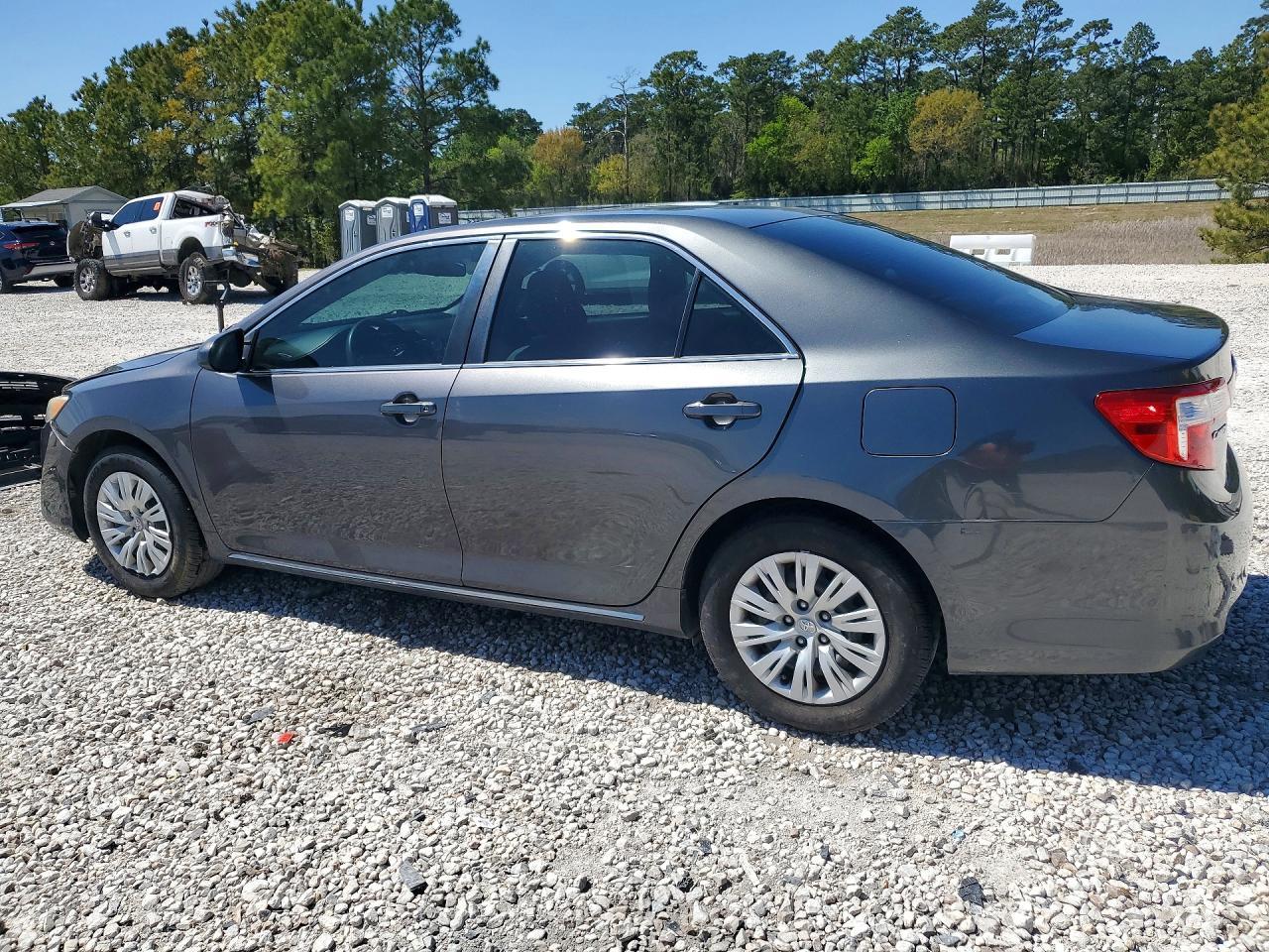 2012 Toyota Camry Le - Фото 2