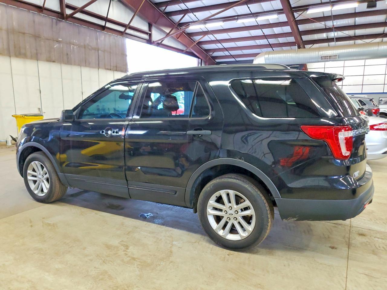 2017 Ford Explorer - Фото 2