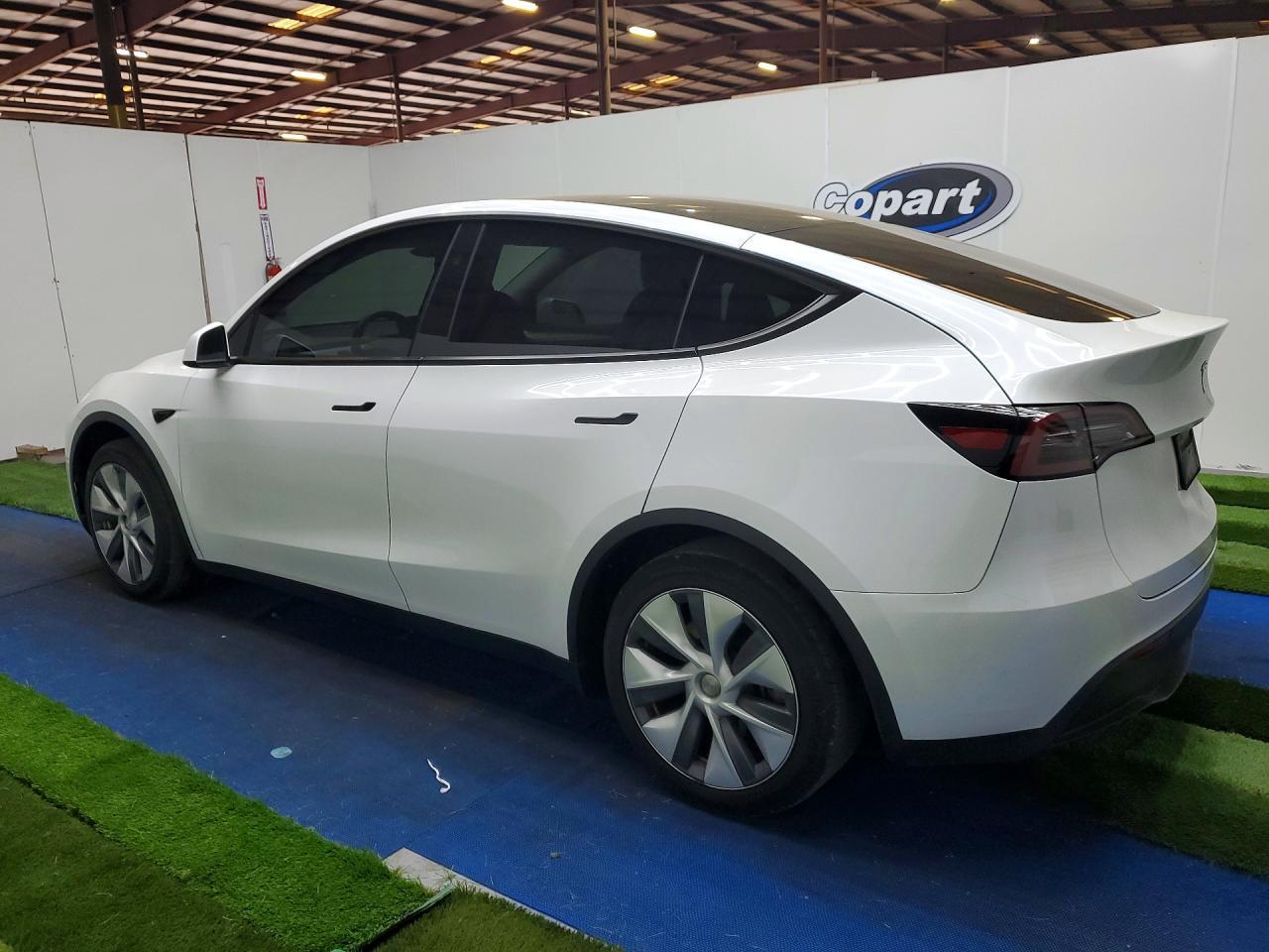 2023 Tesla Model Y - Image 2