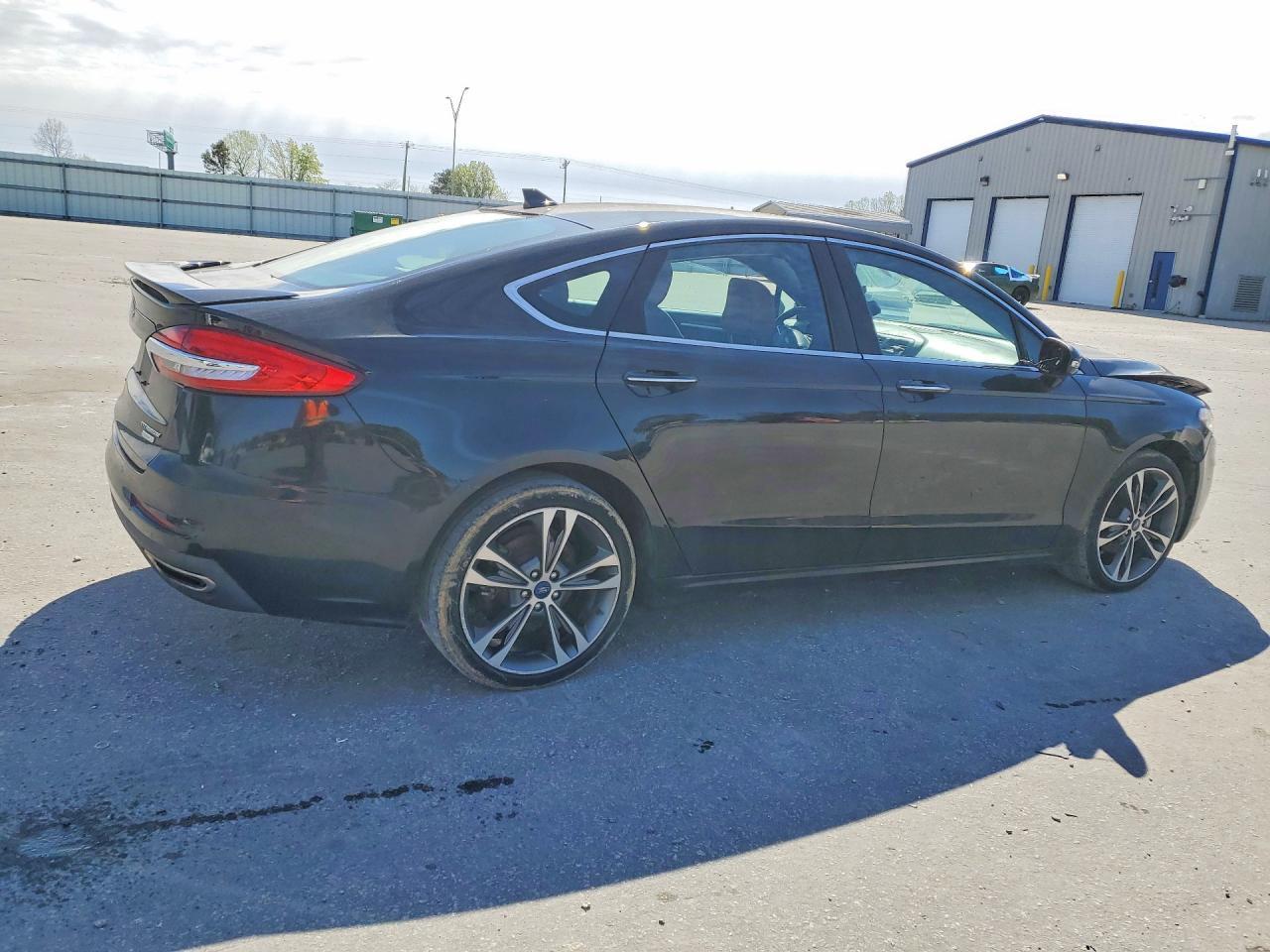 2020 Ford Fusion Titanium - Фото 3