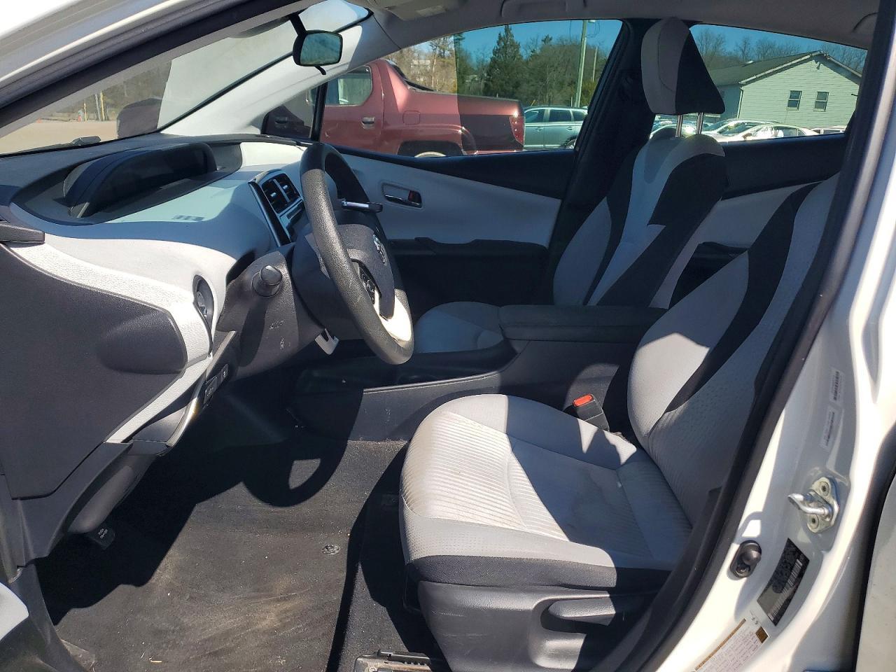 2018 Toyota Prius One - Image 7