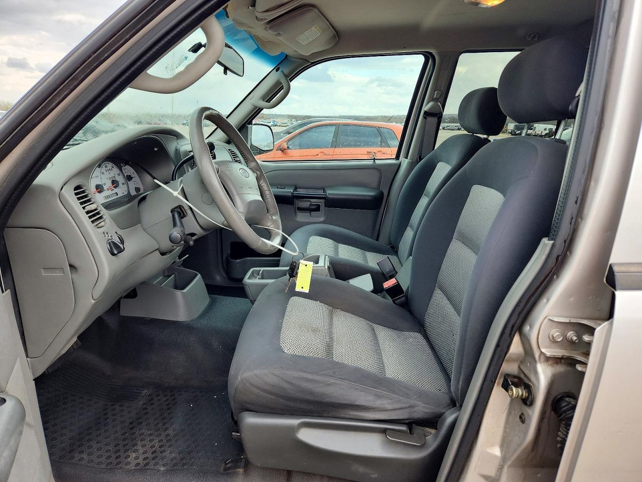 2003 Ford Explorer Sport Trac - Image 7