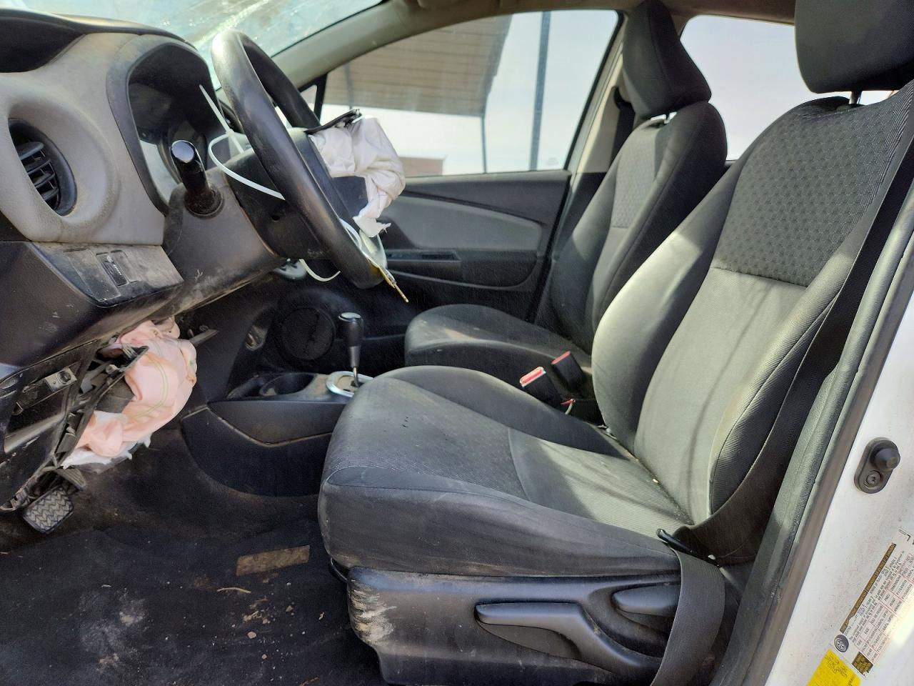 2015 Toyota Yaris 5-Door L - Фото 7