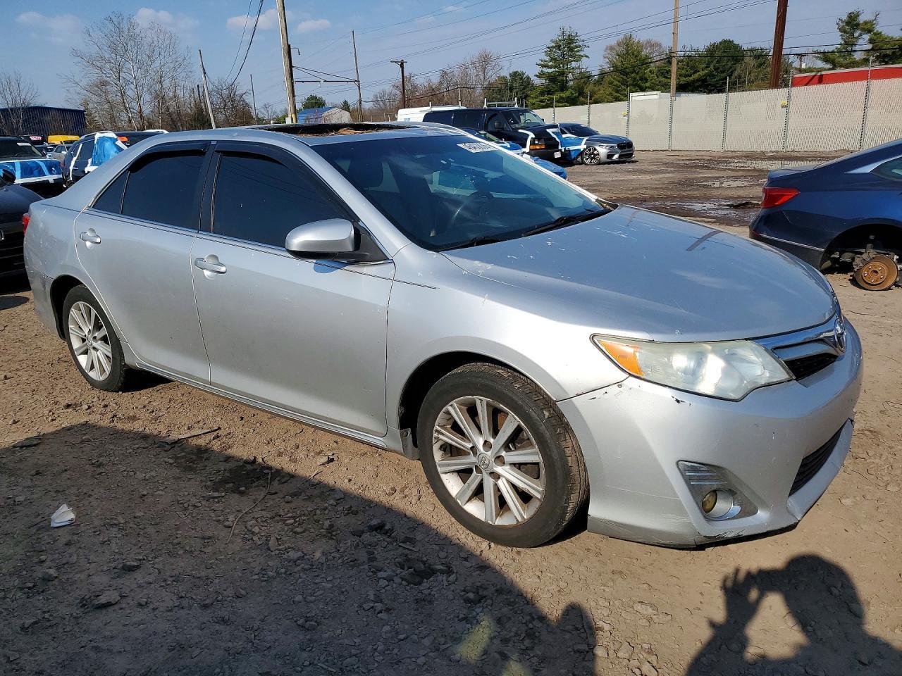 2014 Toyota Camry Xle - Image 4