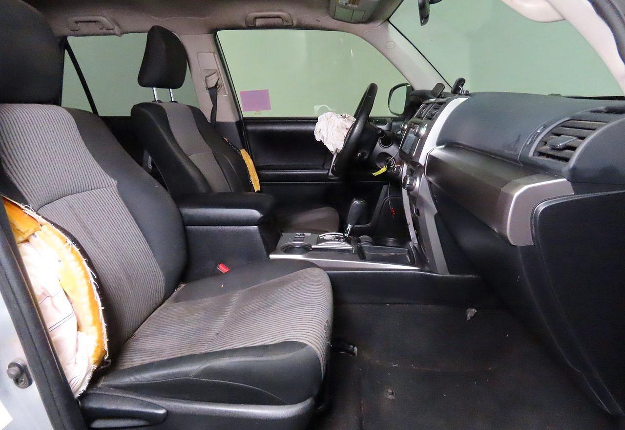 2016 Toyota 4Runner Sr5 - Image 5