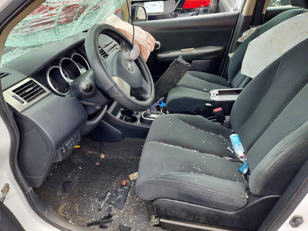 2011 Nissan Versa 1.8 S - Image 7